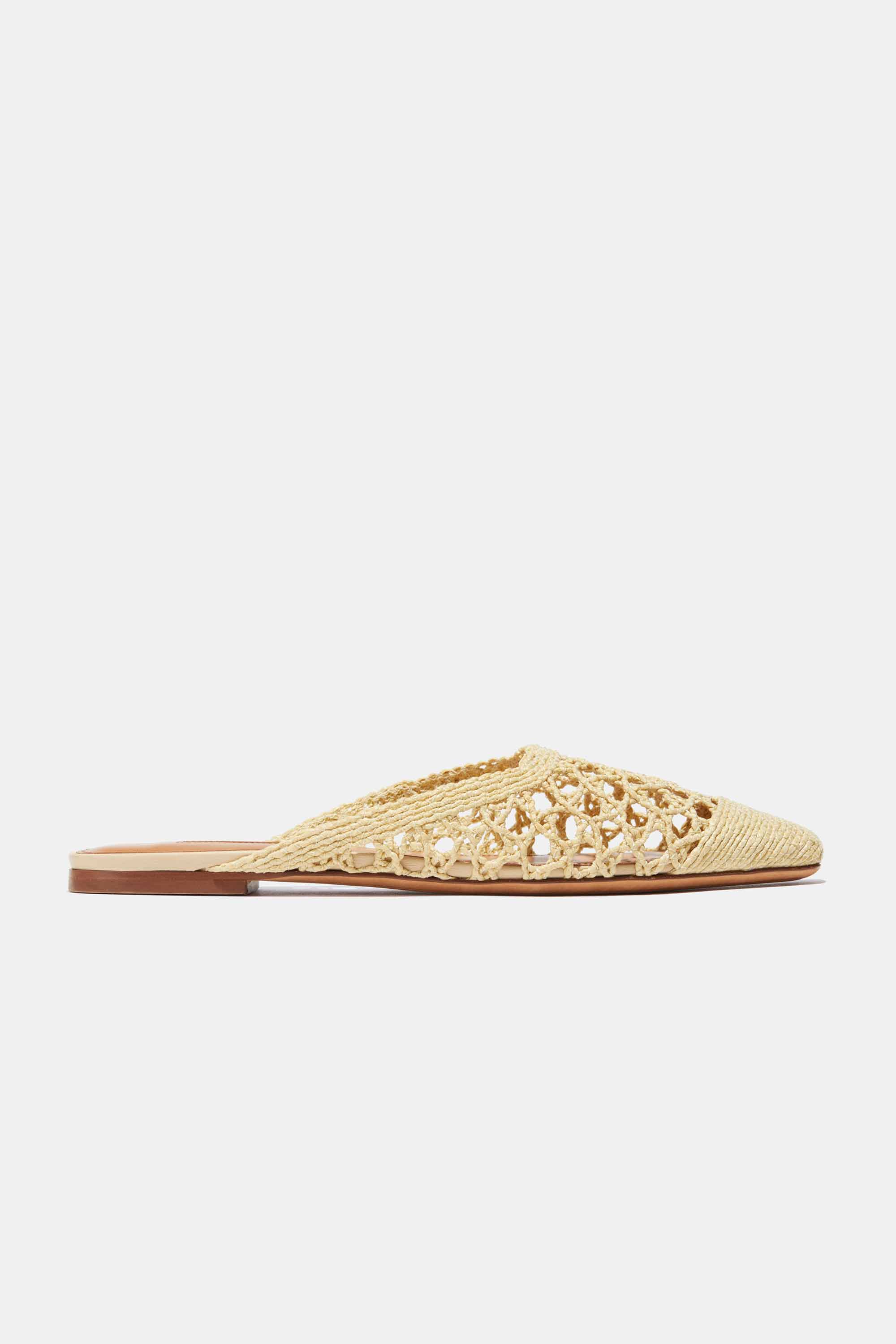 Flat Mule in Natural Raffia